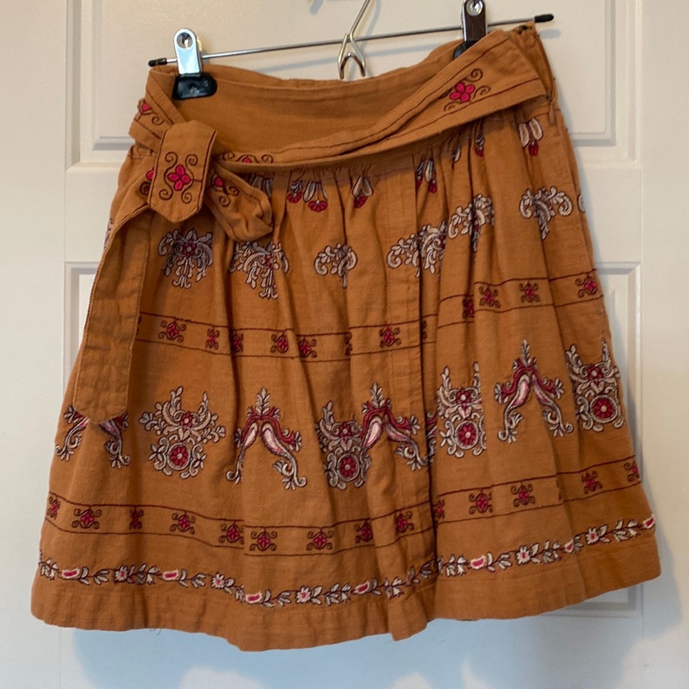 Anthropologie skirt embroidered petite size 2